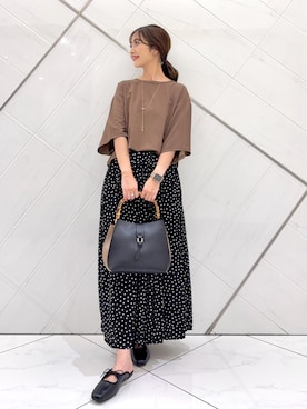 「アイテム（サンダル）」を使った、井上　裕美さん（レディース・158cm）の秋コーディネート