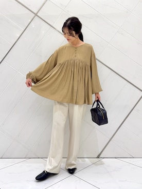 「アイテム（ボストンバッグ）」を使った、井上　裕美さん（レディース・158cm）の秋コーディネート