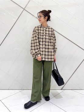 「アイテム（その他シューズ）」を使った、井上　裕美さん（レディース・158cm）の秋コーディネート