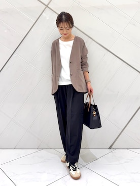 「アイテム（ノーカラージャケット）」を使った、井上　裕美さん（レディース・158cm）の秋コーディネート