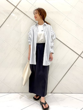 「アイテム（トートバッグ、シルバー系）」を使った、井上　裕美さん（レディース・158cm）の春コーディネート