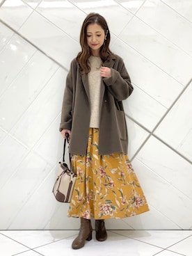 「URBAN RESEARCH DOORS（アーバンリサーチドアーズ）のレーヨン大花柄スカート（スカート）」を使った、井上　裕美さん（レディース・158cm）の秋コーディネート