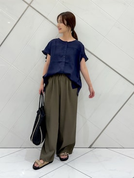 「URBAN RESEARCH DOORS（アーバンリサーチドアーズ）のソフトオックスイージーパンツ｜接触冷感/イージーパンツ/ウエストゴム/通勤/カジュアル（その他パンツ、グリーン系）」を使った、井上　裕美さん（レディース・158cm）の夏コーディネート
