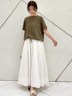 「URBAN RESEARCH DOORS（アーバンリサーチドアーズ）のタックボリュームスカート（Skirt、ホワイト系）」を使った、井上　裕美さん（レディース・158cm）の夏コーディネート