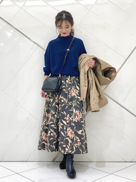 「URBAN RESEARCH DOORS（アーバンリサーチドアーズ）のレーヨン大花柄スカート（スカート）」を使った、井上　裕美さん（レディース・158cm）の秋コーディネート