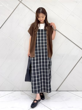 「アイテム（ベスト）」を使った、井上　裕美さん（レディース・158cm）の夏コーディネート