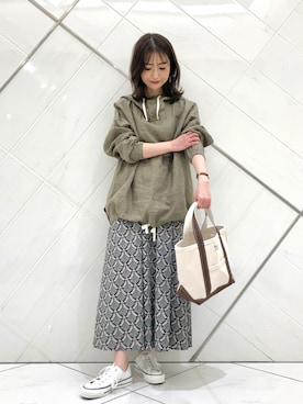 「CONVERSE（コンバース）のアイテム（その他）」を使った、イノウエ ユミさん（レディース・158cm）の春コーディネート