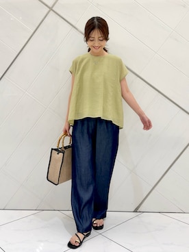 「URBAN RESEARCH DOORS（アーバンリサーチドアーズ）のリヨセルデニムイージーパンツ（デニムパンツ、ブルー系）」を使った、井上　裕美さん（レディース・158cm）の夏コーディネート
