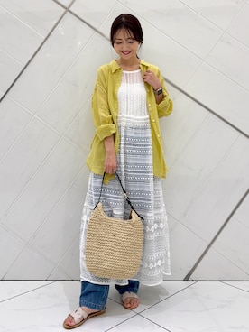 「RODE SKO（ロデスコ）のプチワンハンドルペーパートート（トートバッグ、ベージュ系）」を使った、井上　裕美さん（レディース・158cm）の夏コーディネート