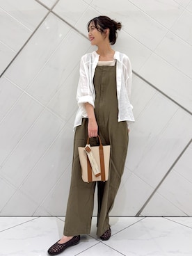 「RODE SKO（ロデスコ）のアイテム（バッグ）」を使った、井上　裕美さん（レディース・158cm）の春コーディネート