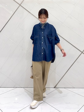 「URBAN RESEARCH DOORS（アーバンリサーチドアーズ）のハイウエストストレッチチノパンツ（その他パンツ、ベージュ系）」を使った、井上　裕美さん（レディース・158cm）の秋コーディネート