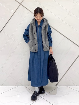 「URBAN RESEARCH DOORS（アーバンリサーチドアーズ）のフロントジップデニムワンピース（ワンピース、ブルー系）」を使った、井上　裕美さん（レディース・158cm）の秋コーディネート