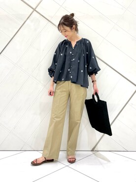 「URBAN RESEARCH DOORS（アーバンリサーチドアーズ）のラメ刺繍ブラウス（シャツ/ブラウス）」を使った、井上　裕美さん（レディース・158cm）の夏コーディネート