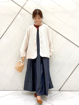 「アイテム（その他アウター、ホワイト系）」を使った、井上　裕美さん（レディース・158cm）の秋コーディネート
