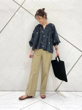 「URBAN RESEARCH DOORS（アーバンリサーチドアーズ）のラメ刺繍ブラウス（シャツ/ブラウス）」を使った、井上　裕美さん（レディース・158cm）の夏コーディネート