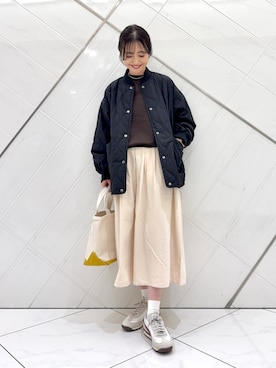「アイテム（トートバッグ）」を使った、井上　裕美さん（レディース・158cm）の秋コーディネート