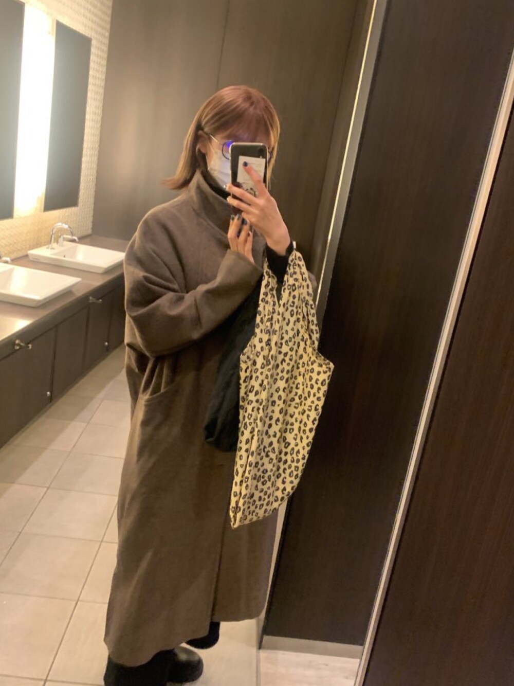 「シンプルコーデ、ニットコーデ、冬コーデ、クリスマスに着たい服、あったかコーデ、コート、いいね、save、フォローお願いします🤑」｜「BAGGUのBAGGU StandardBag / バグゥ スタンダードバッグ（エコバッグ/サブバッグ、その他）」を使った、inugasukiさん（レディース・165cm）の冬コーディネートの1枚目の写真
