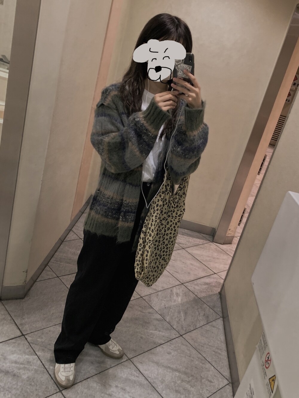 「だから秋服が好き、ゆるコーデ、秋コーデ、おしゃれさんと繋がりたい、スニーカー、今日のコーデ、エコバッグ、いいね、save、フォローお願いします🤑」｜「REPRODUCTION OF FOUNDのREPRODUCTION OF FOUND (リプロダクション オブ ファウンド) / GERMAN MILITARY TRAINER ジャーマントレーナー 1700L レザースニーカー（スニーカー、ホワイト系）」を使った、inugasukiさん（レディース・165cm）の秋コーディネートの1枚目の写真