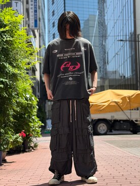 「DANKE SCHON（ダンケシェーン）のDankeSchon/ダンケシェーン/POWDER S/S TEE RACE PINK（Tシャツ/カットソー、ブラック系）」を使った、佐々木空翔(ササキヒロト)さん（メンズ・175cm）の春コーディネート