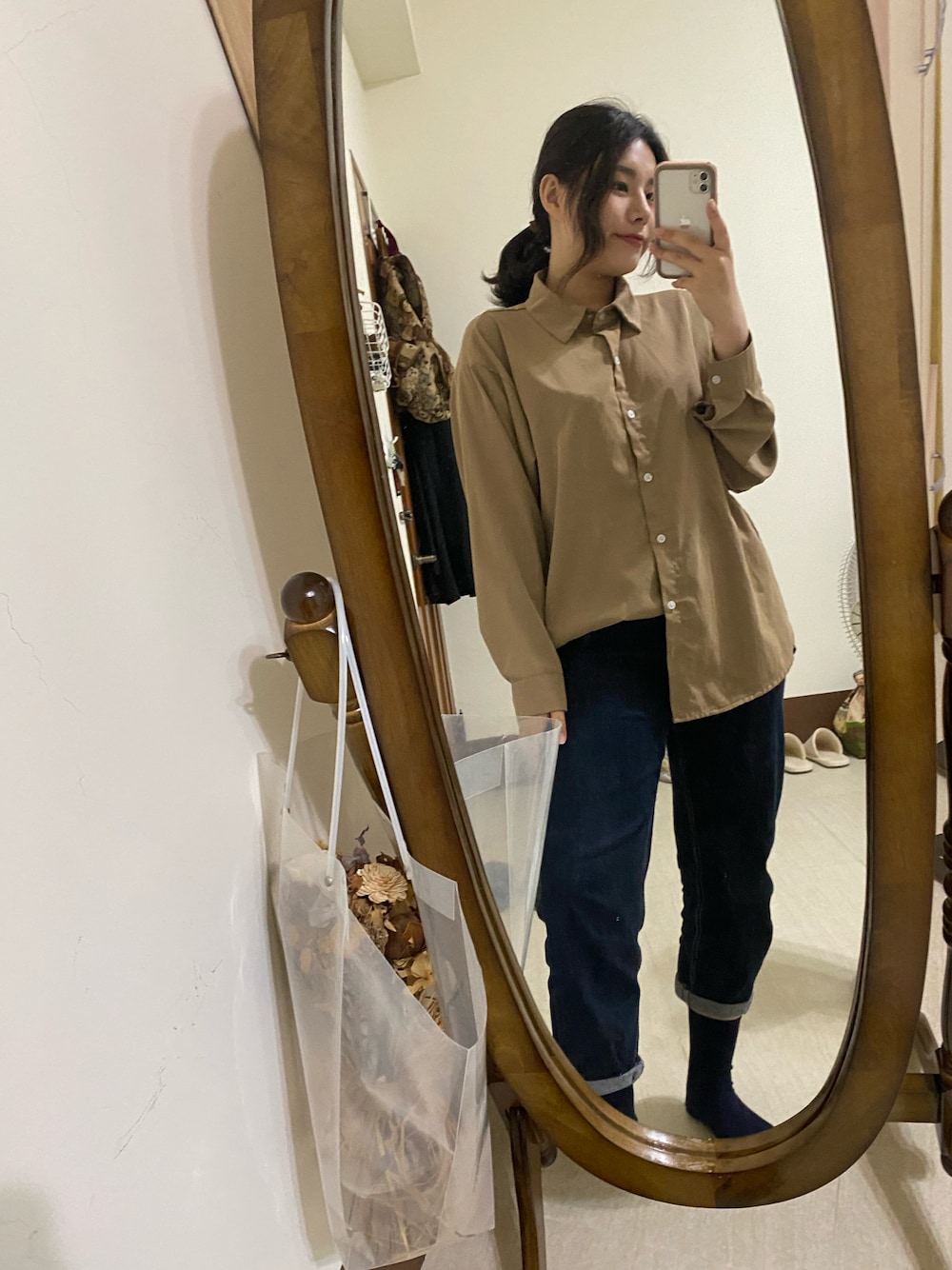 「MUJI Laboのアイテム（シャツ/ブラウス、ベージュ系）」を使った、Chenjunさん（レディース・160cm）の秋コーディネートの1枚目の写真