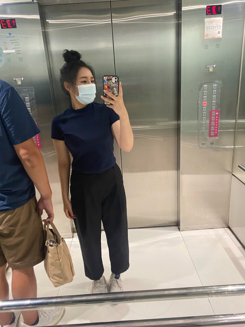「MUJI Laboのアイテム（スラックス、ブラック系）」を使った、Chenjunさん（レディース・160cm）の秋コーディネートの1枚目の写真