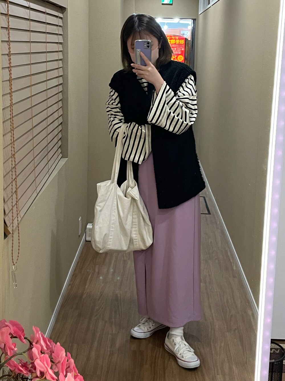「へザー、ボーダー、カスタネ、ベスト、wcloset、ラベンダー、コンバース」｜「CONVERSEのアイテム（シューズ、ホワイト系）」を使った、ハルカさん（レディース・162cm）の秋コーディネートの1枚目の写真