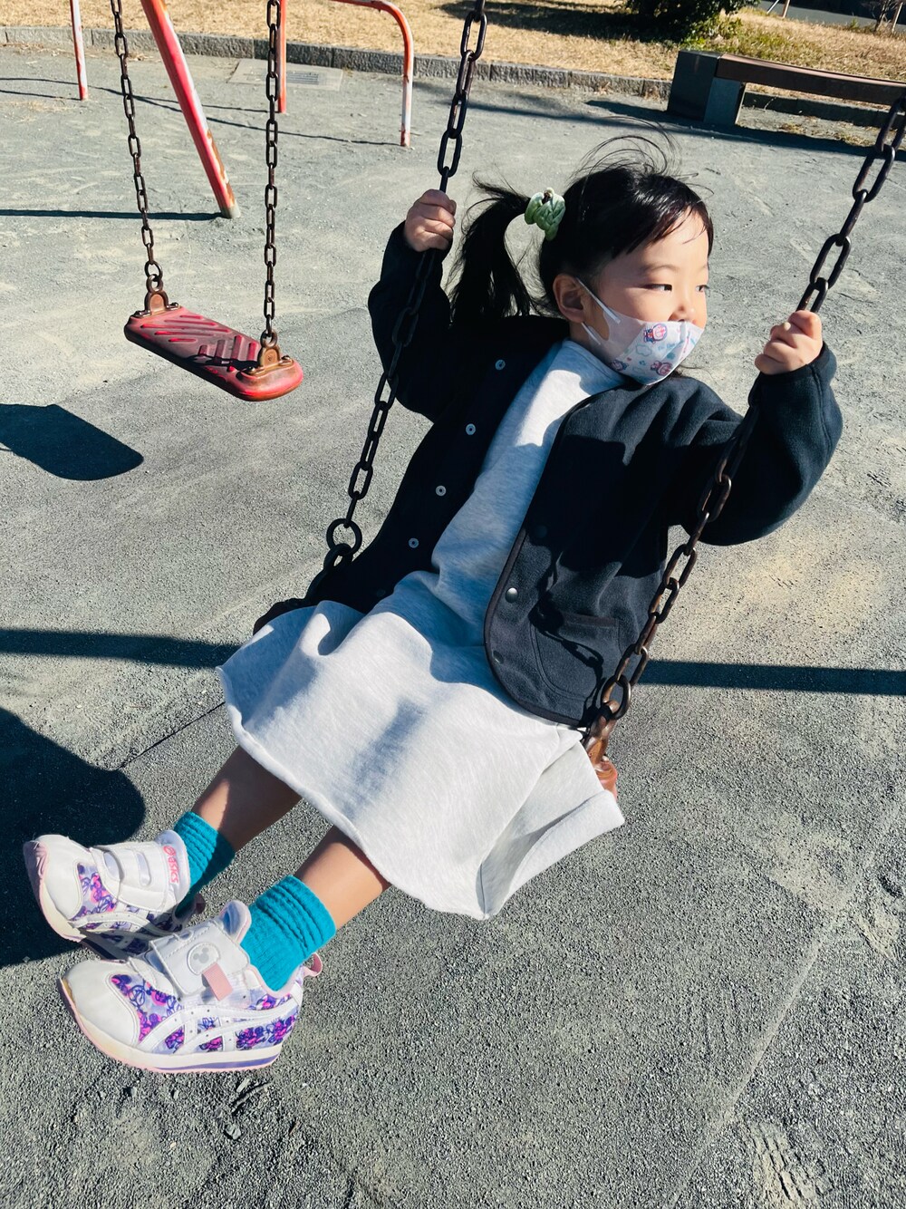 「あったかコーデ」｜「CIAOPANIC TYPYの【KIDS】【裏起毛】CVCスウェットマーメイドロングワンピース（ワンピース、ホワイト系）」を使った、zuyuさん（キッズ・110cm）の冬コーディネートの1枚目の写真