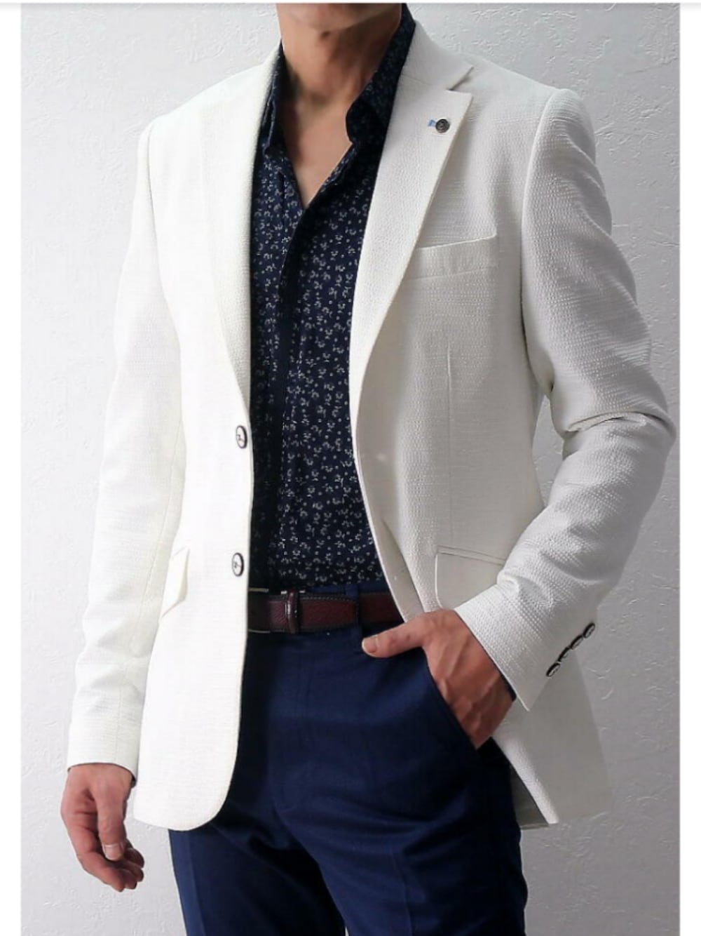 「春服コーデ、シンプル、おしゃれさんと繋がりたい、メンズファッション、はるコーデ、シャツスタイル、低身長コーデ、ジャケットスタイル、サマージャケット、リップル、シアサッカージャケット、シアサッカー、ジャケパン、ジャケパンスタイル、ジャケット」｜「Owenのアイテム（テーラードジャケット、ホワイト系）」を使った、【相互】BIN-1 LIMITEDさん（メンズ・170cm）の春コーディネートの1枚目の写真