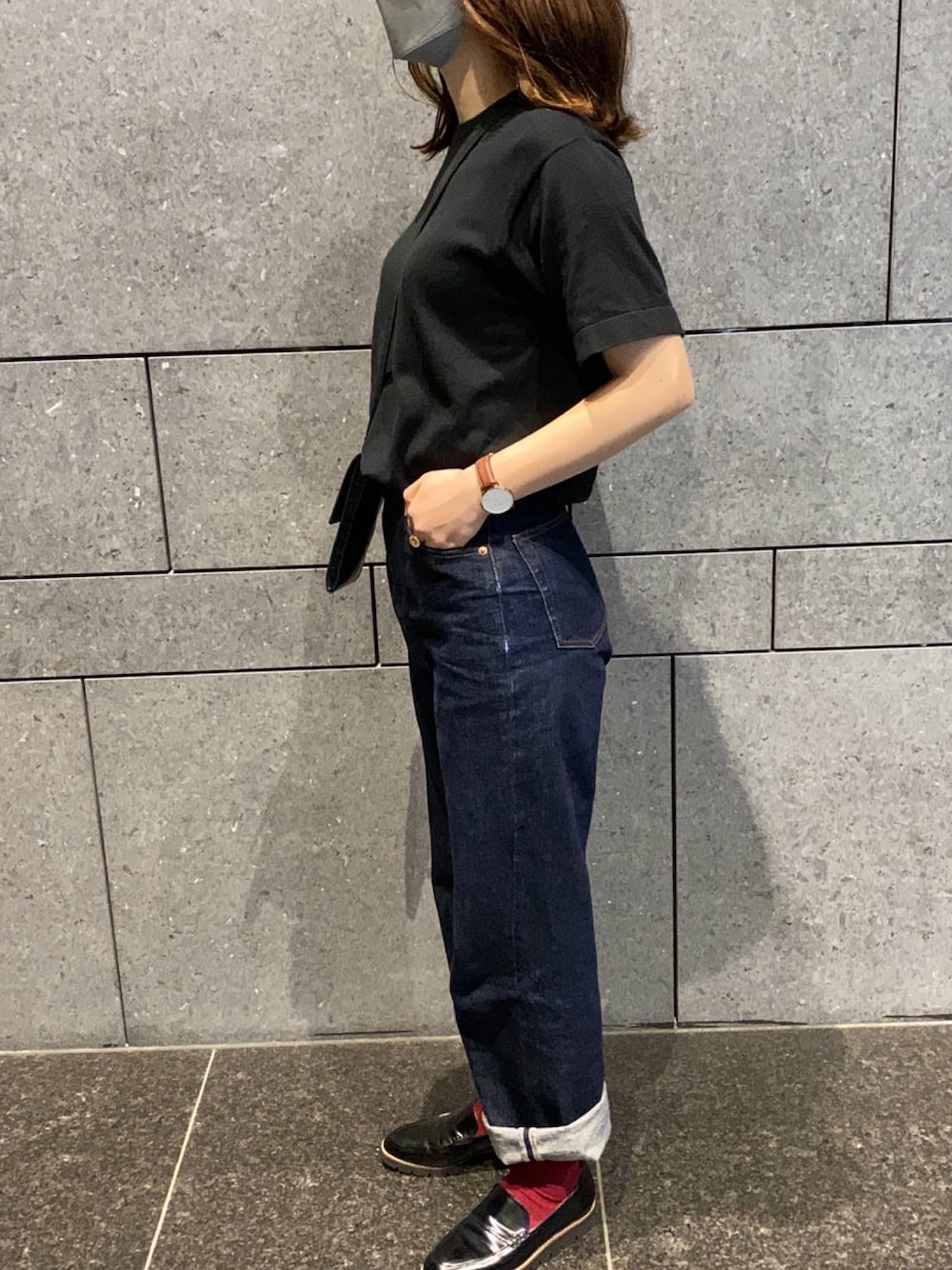 「今日のコーデ、だから秋服が好き、オトナ女子、ワントーンコーデ、ローファー、プチプラコーデ、ブラック、デニム」｜「JOHN SMEDLEYの【JOHN SMEDLEY/ジョンスメドレー】S4409/30G コットン クルーネック Tシャツ/ニットソー（ニット/セーター、ブラック系）」を使った、suzuさん（レディース・165cm）の秋コーディネートの1枚目の写真