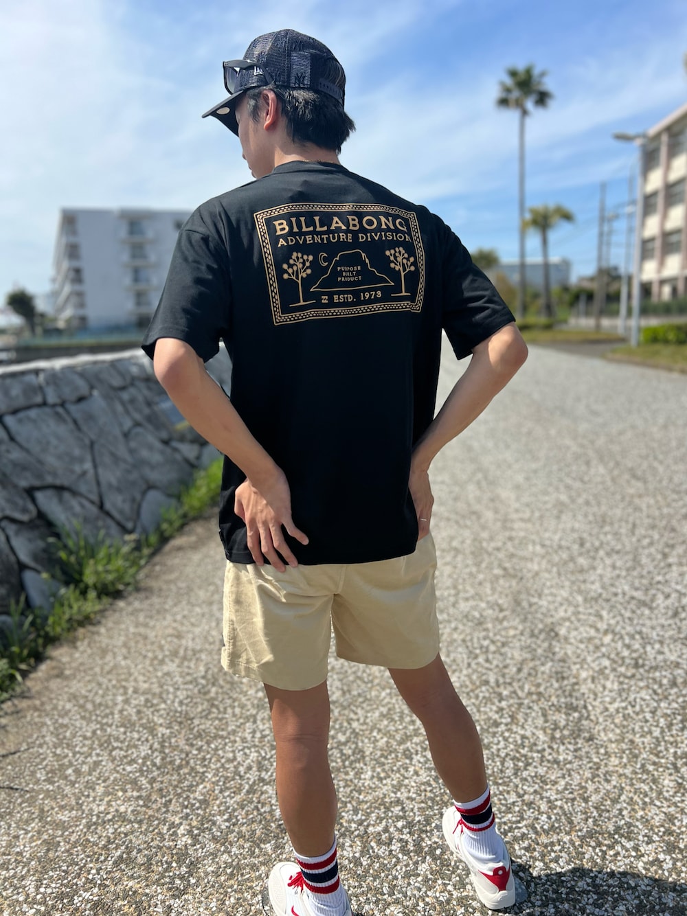 「大人コーデ、BILLABONG、夏コーデ、サーフスタイル、nike sb」｜「BILLABONGのBILLABONG/ビラボン 半袖Tシャツ 吸水速乾 UVケア ワイドシルエット BE011-218（Tシャツ/カットソー、ブラック系）」を使った、rikutoさん（メンズ・180cm）の夏コーディネートの1枚目の写真