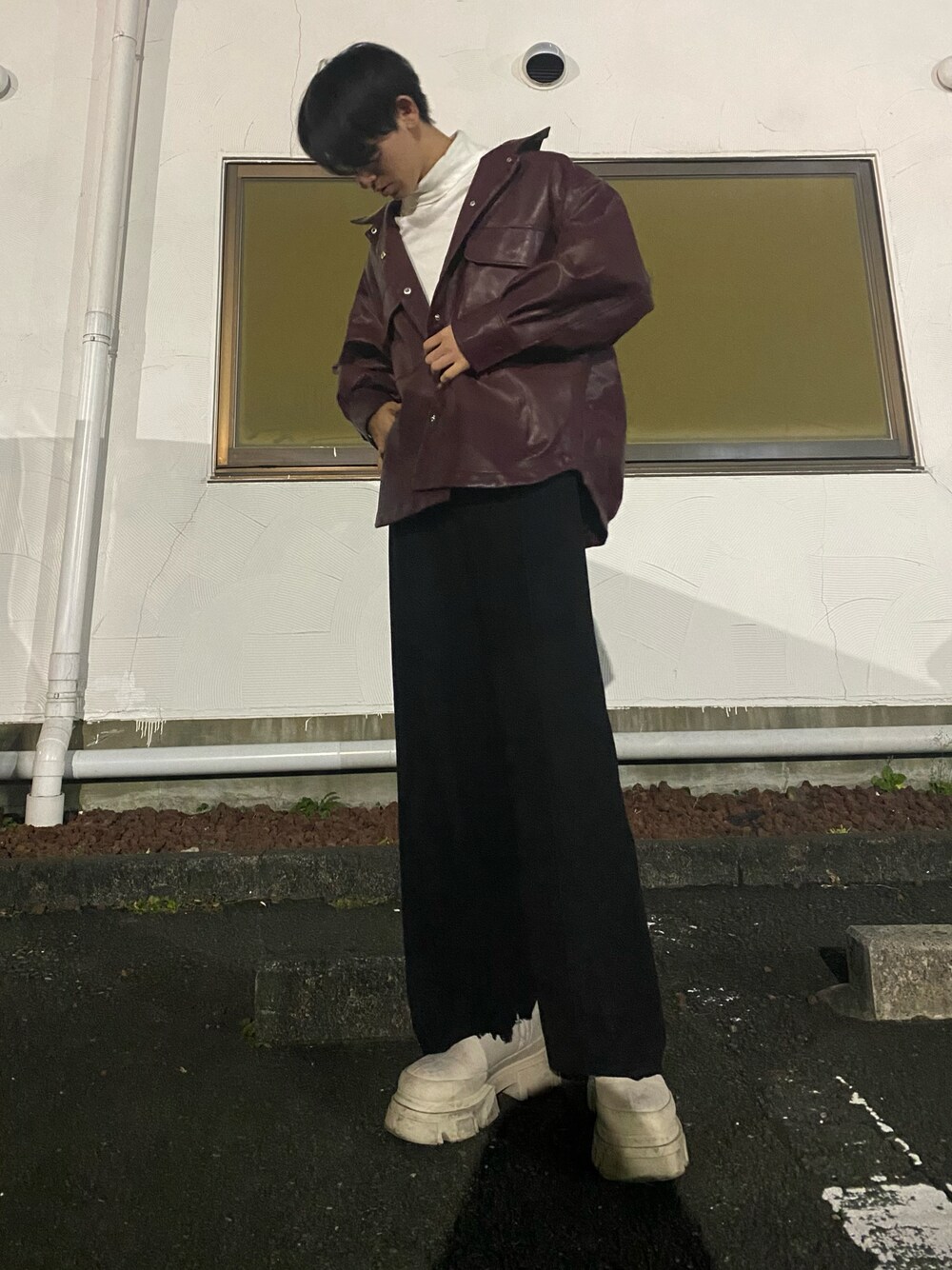 「シンプルコーデ、オーバーサイズ、Heather、Bershka、UNIQLO、秋服コーデ、シンプル、ブーツ、タートルネック、レザージャケット、スラックス、韓国ファッション、差し色、今日の服、冬アウター着回しチャレンジ」｜「UNIQLOのヒートテックタートルネックT（9分袖）（その他トップス、ホワイト系）」を使った、しゅうとさん（メンズ・175cm）の秋コーディネートの1枚目の写真
