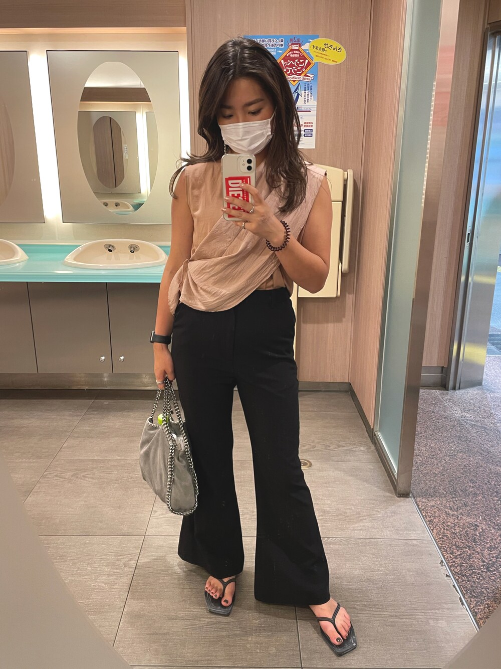 「シンプルコーデ、6、ROKU、ベージュ、154cm、ステラマッカートニー、Stella McCartney」｜「6の＜6(ROKU)＞STOLE NO SLEEVE PULLOVER/カットソー（Tシャツ/カットソー、ベージュ系）」を使った、Momokaさん（レディース・154cm）の秋コーディネートの1枚目の写真