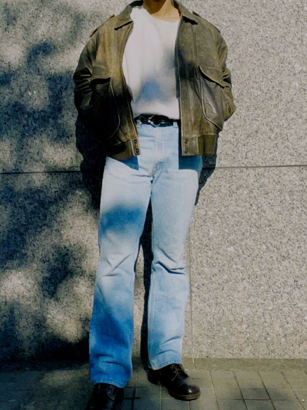 「メンズコーデ、秋冬コーデ、A-2、A-2フライトジャケット、フレアデニム、ブーツ、Polo Ralph Lauren、Levi's」｜「Levi'sのアイテム（デニムパンツ、ブルー系）」を使った、Mattさん（メンズ・178cm）の冬コーディネートの1枚目の写真