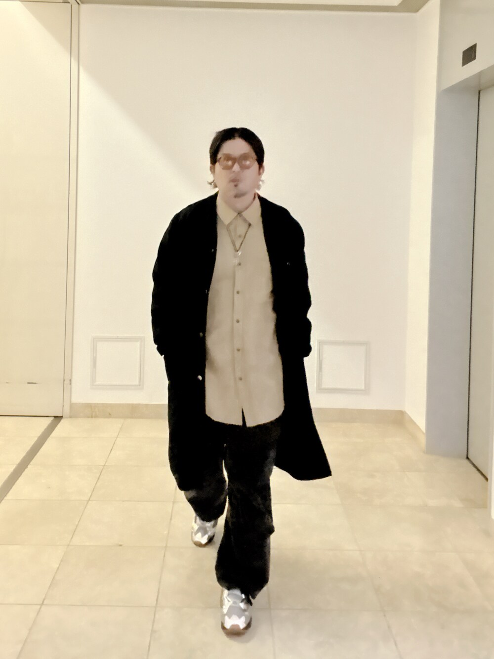 シャツ/ブラウスを使った「ロングコート 黒」の人気ファッション