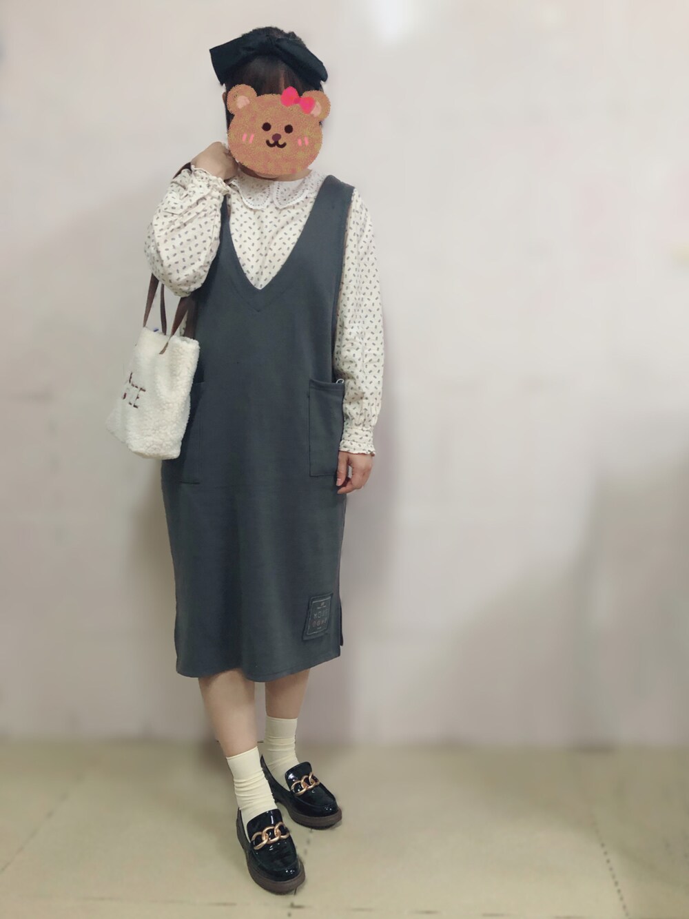「休日スタイル、シンプルコーデ、秋冬コーデ、ootd、カジュアル」｜「major pleasureのアイテム（ローファー、ブラック系）」を使った、Claire Tsaiさん（レディース・163cm）の冬コーディネートの1枚目の写真