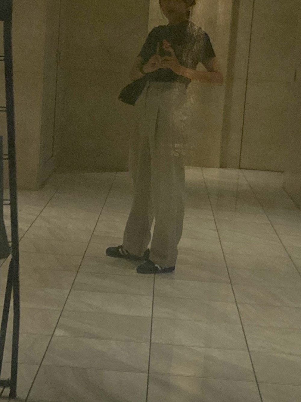 「STYLEMIXERのベーシック2タックスラックス（スラックス、ホワイト系）」を使った、yuki 記録さん（レディース・160cm）の秋コーディネートの1枚目の写真