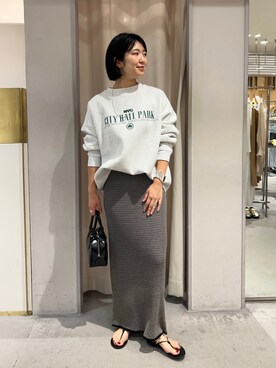 マルチボーダーニットタイトロングスカートを使った人気ファッション