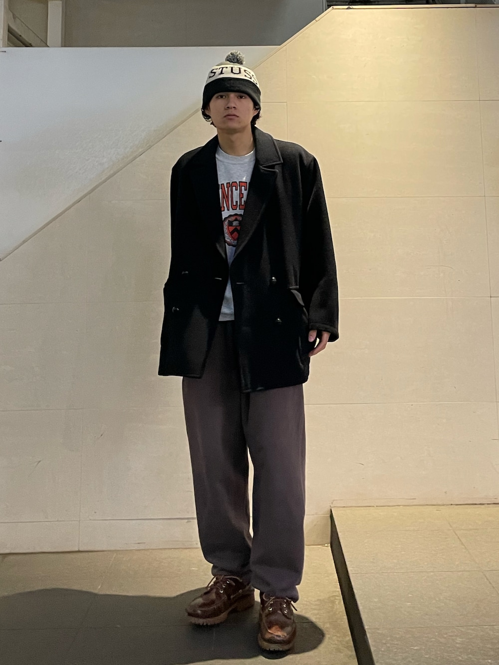 「チョコ色に染まれ、スウェット、オーバーサイズ、スウェットパンツ、stussy、vintage」｜「VINTAGEのアイテム（スウェット、グレー系）」を使った、フクダさん（メンズ・175cm）の冬コーディネートの1枚目の写真
