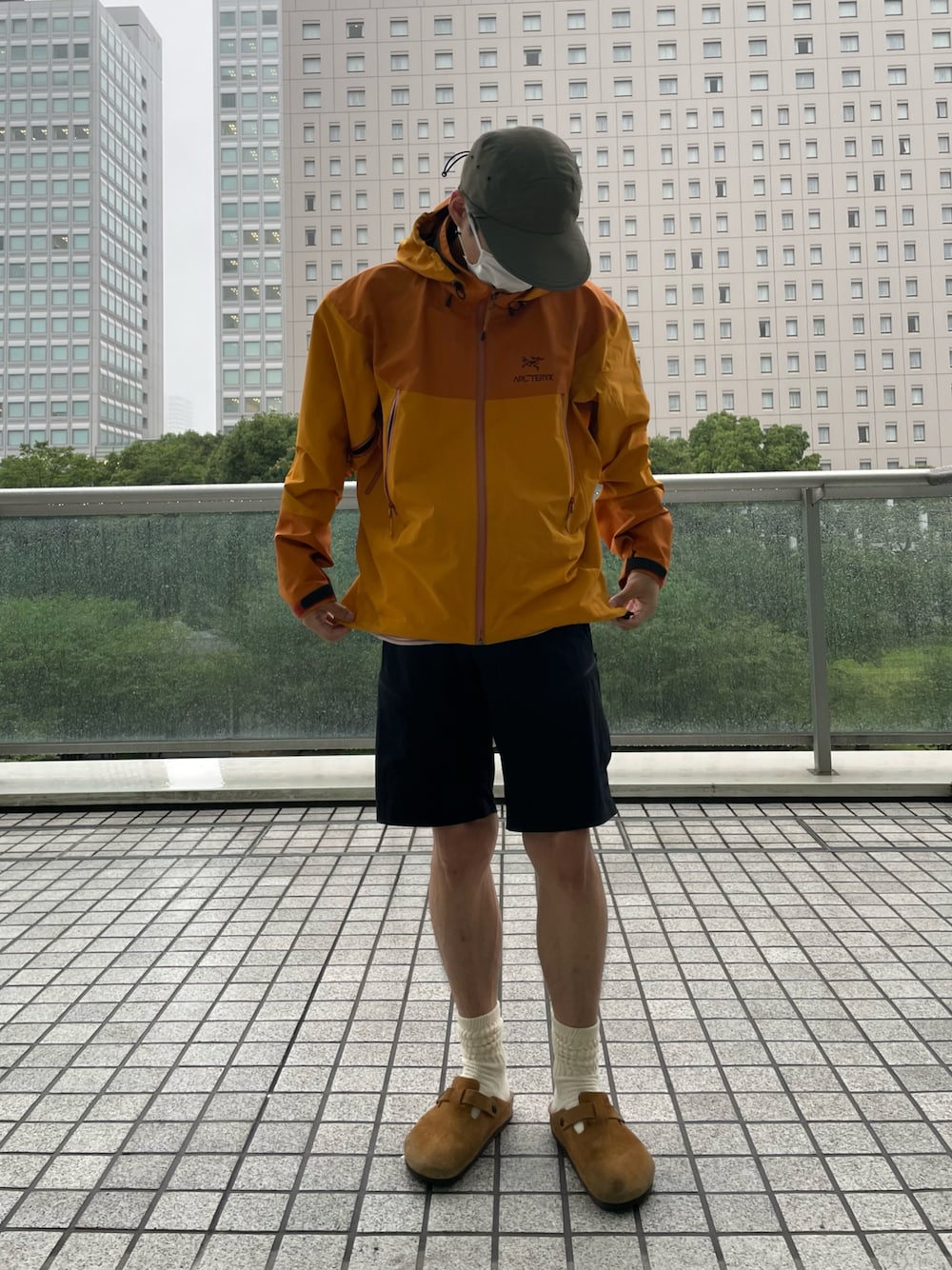 ARC'TERYXのマウンテンパーカー（オレンジ系）を使った人気