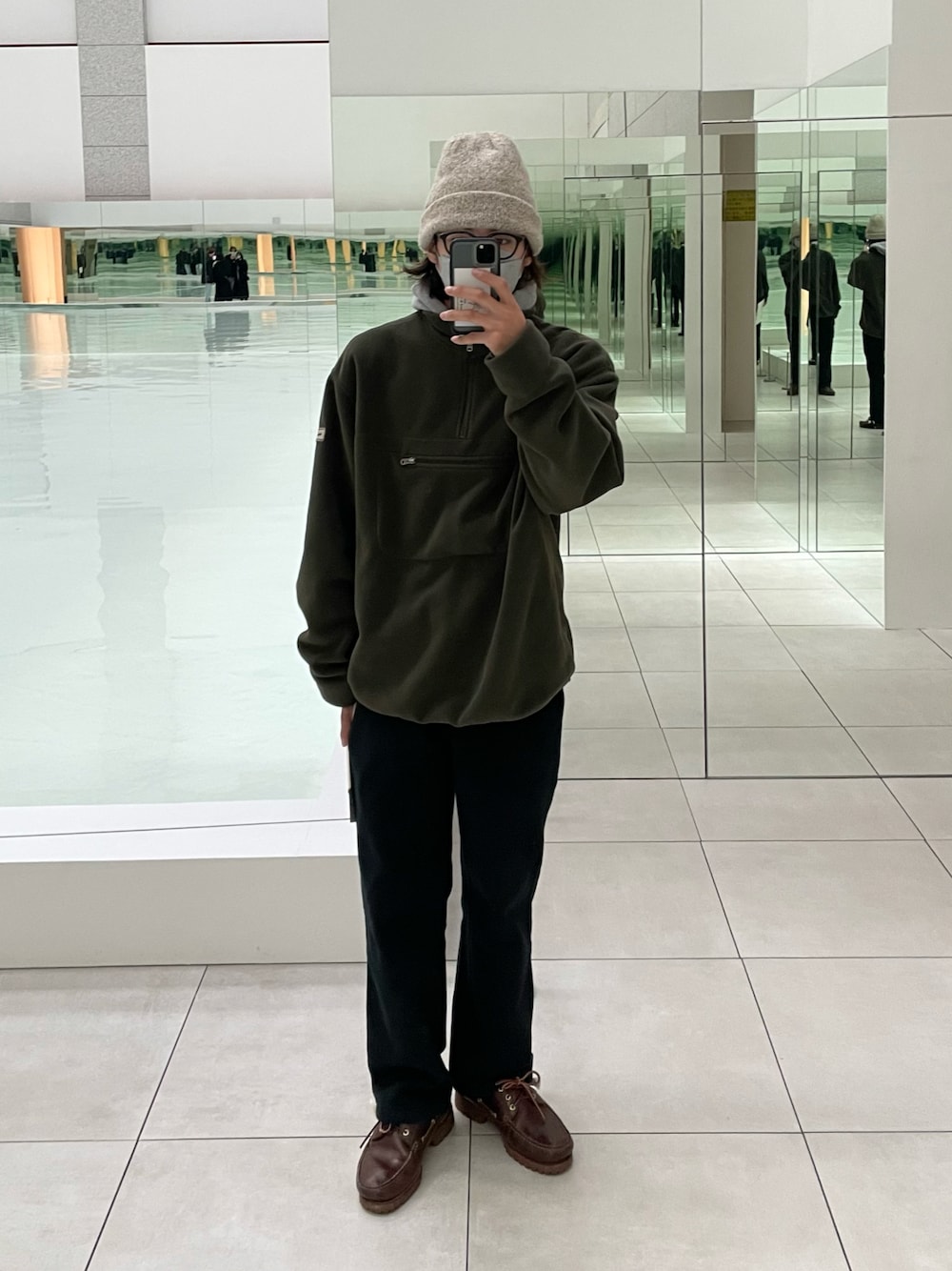 「フリース、ストリートMIX、ビーニー、Ralph Lauren、休日コーデ、デッキシューズ」｜「POLO SPORTSのアイテム（その他アウター、ブラウン系）」を使った、フクダさん（メンズ・175cm）の冬コーディネートの1枚目の写真