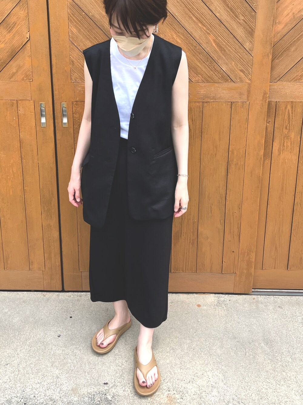 「大人コーデ、休日スタイル、シンプルコーデ」｜「OOFOSの■■■【OOFOS/ウーフォス】OOriginal：サンダル◆（サンダル、ベージュ系）」を使った、u.さん（レディース・158cm）の夏コーディネートの1枚目の写真