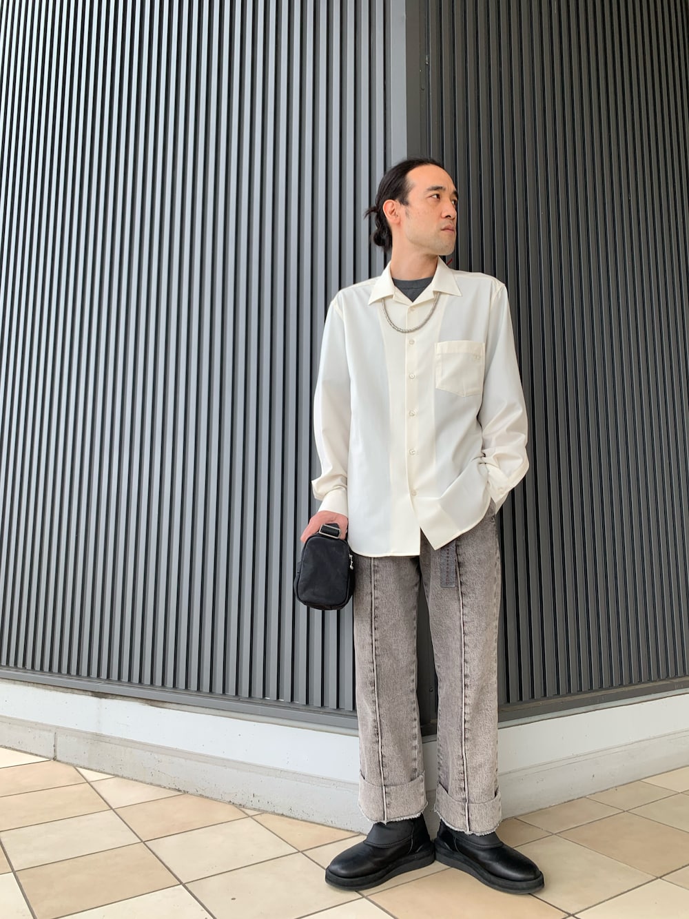 「3月、Diesel、ららぽーと立川立飛」｜「DIESELのアイテム（デニムパンツ、グレー系）」を使った、Shawさん（メンズ・172cm）の春コーディネートの1枚目の写真