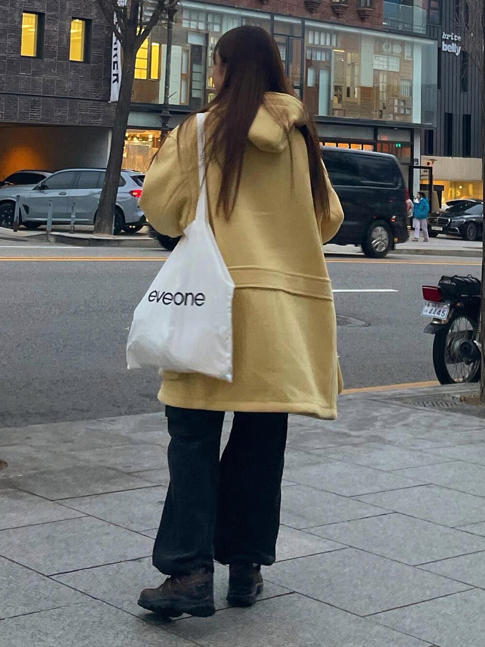 「お出かけコーデ、大人カジュアル、ゆるコーデ、シンプルコーデ、ootd、ブラウン」｜「SALOMONのアイテム（スニーカー、ブラウン系）」を使った、chieさん（レディース・160cm）の冬コーディネートの1枚目の写真