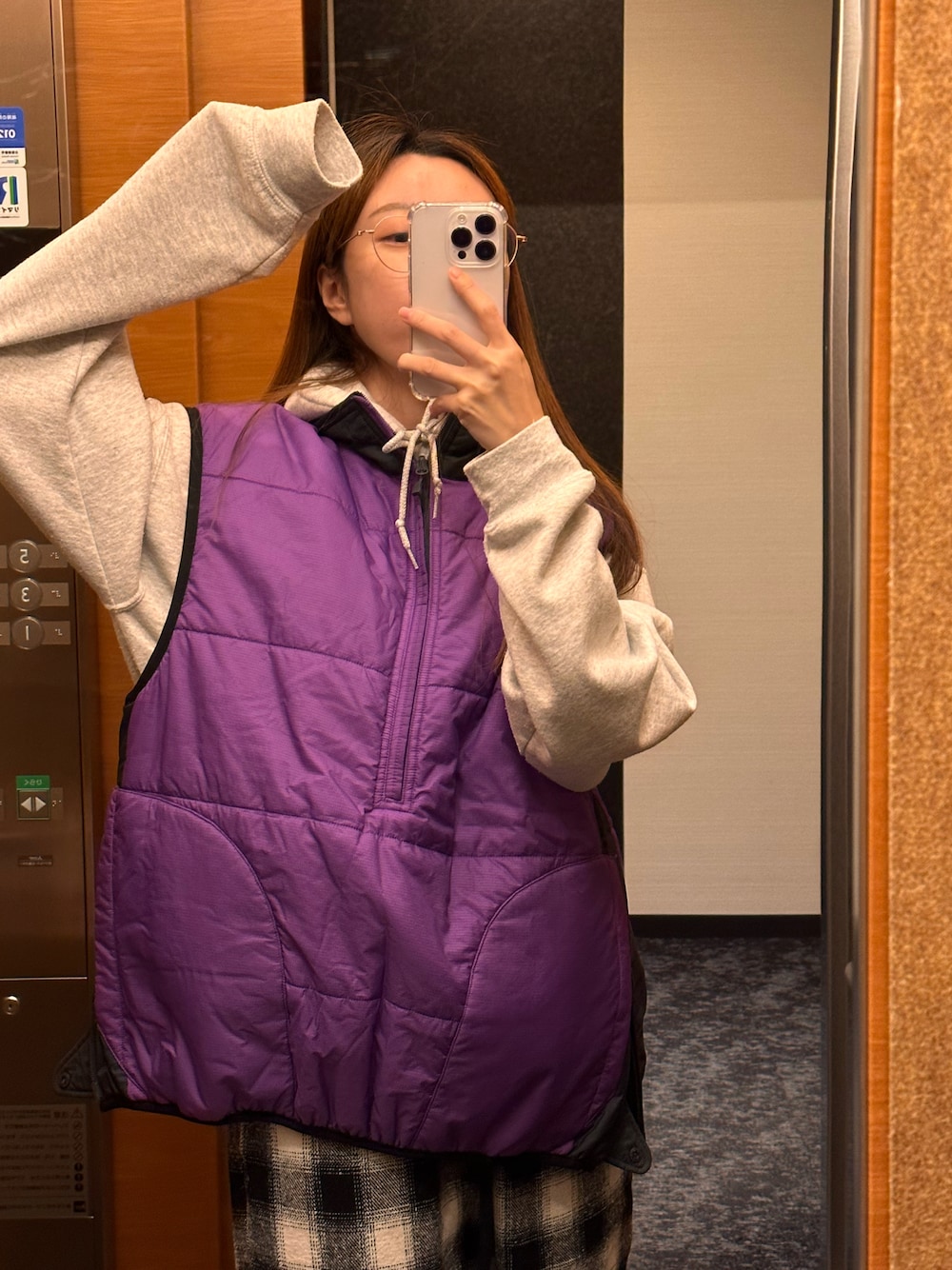 「ファッションを楽しもう、オトナカジュアル、秋冬、シンプル、休日スタイル、大人かわいい、アウターコーデ、冬アウター、DAIWAPIER39」｜「DAIWA PIER39のアイテム（ダウンベスト、パープル系）」を使った、chieさん（レディース・160cm）の秋コーディネートの1枚目の写真