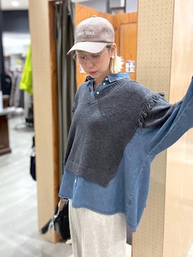「niko and...（ニコアンド）の布帛アソートレイヤーＶネックプルオーバー（ニット/セーター、グレー系）」を使った、yaritaさん（レディース・166cm）の秋コーディネート