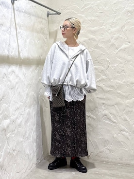「niko and...（ニコアンド）のエアバルーンダブルZIPパーカー（パーカー、グレー系）」を使った、yaritaさん（レディース・166cm）の秋コーディネート