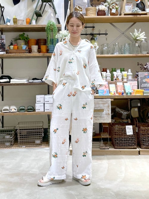 ★新品未使用タグ付き　新作　フラワー×バード刺繍　パンツ　ホワイト★ セール】フラワー×バード刺繍パンツ（その他パンツ）｜niko and