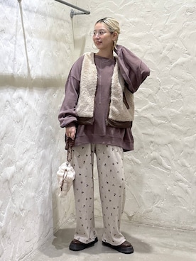 「niko and...（ニコアンド）のベロアクシュイージーパンツ（その他パンツ、ベージュ系）」を使った、yaritaさん（レディース・166cm）の秋コーディネート