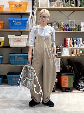 「niko and...（ニコアンド）の[MODE NORM CORE] ジョーゼットルーズサロペ（サロペット/オーバーオール、イエロー系）」を使った、yaritaさん（レディース・166cm）の春コーディネート