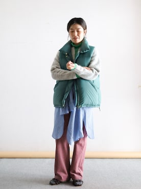 「アイテム（ダウンベスト）」を使った、kamata.さん（レディース・158cm）の秋コーディネート
